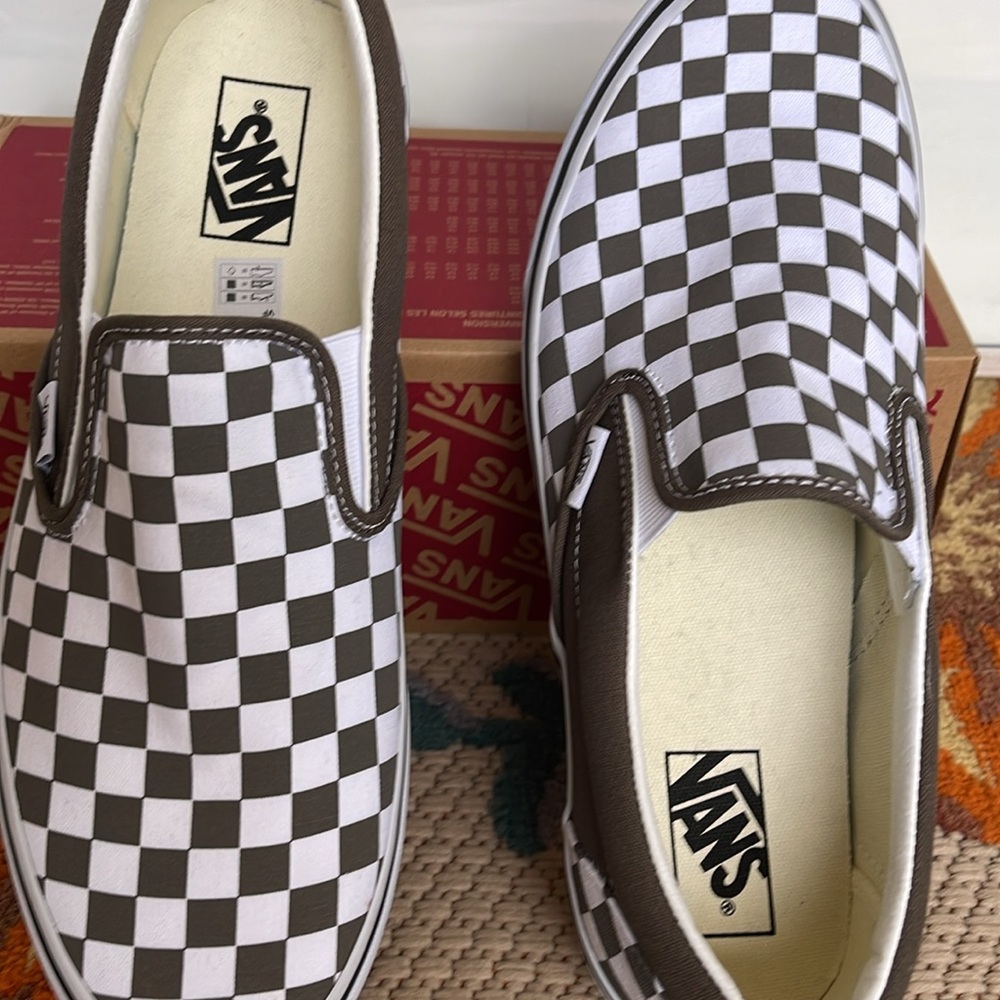Vans WMNS Classic Slip-On
Color Theory Checkerboard Bungee
VN000BVZ9JC
Sneakers - Picture 13 of 16